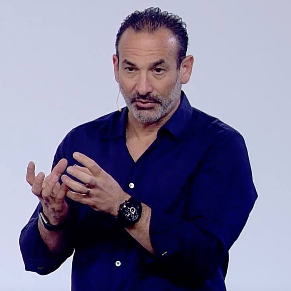 Mel Abraham Headshot